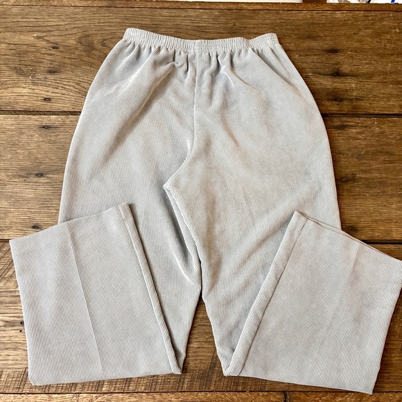 Alfred Dunner Pull-On Gray Corduroy Pants Womens Elastic Back Straight Leg - Picture 6 of 6
